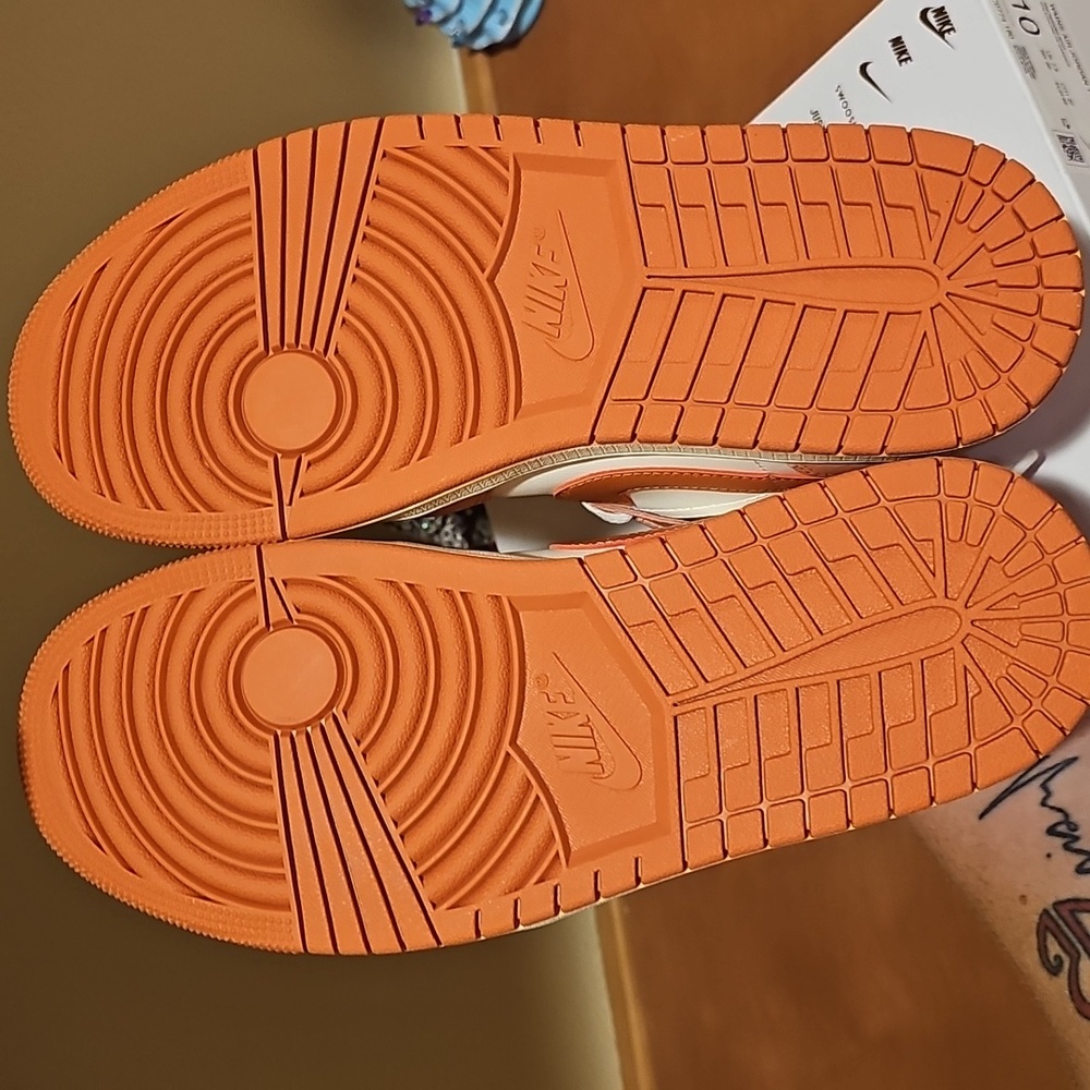 Nike Women's Shoes in Orange and White - Picture 3 of 4